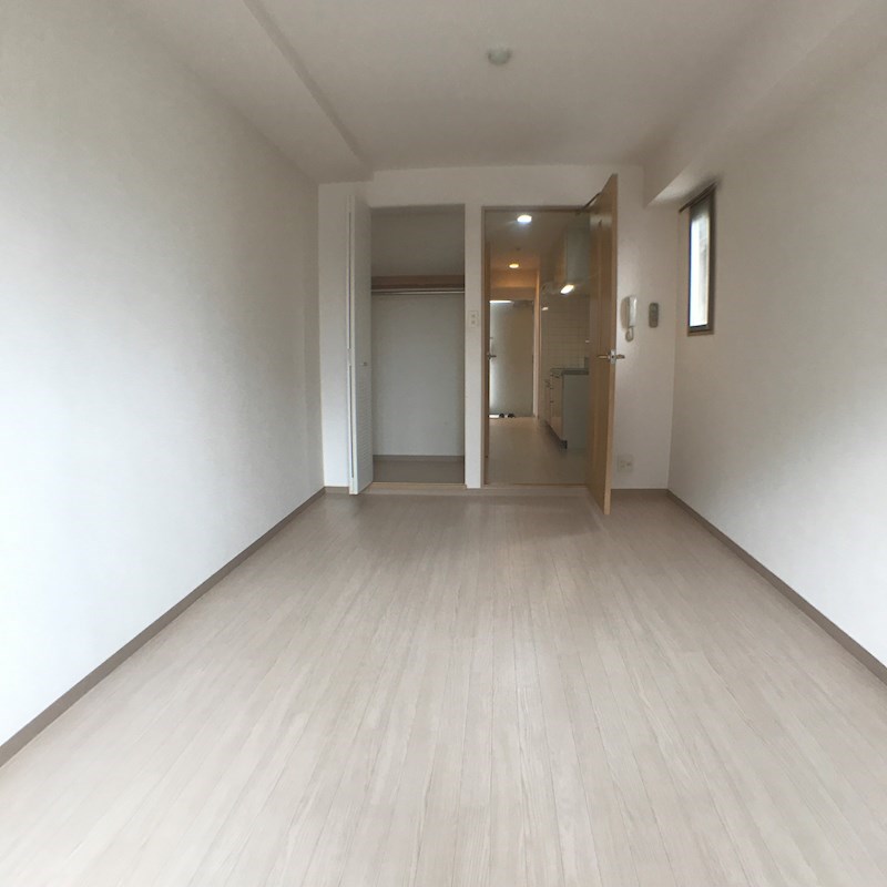 ジュモ オネティ 白色を基調とした室内でございます。