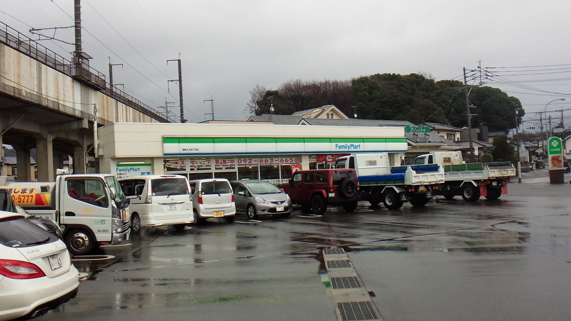 シャルマン土井Ⅱ コンビ二：ファミリーマート　土井４丁目店　302m