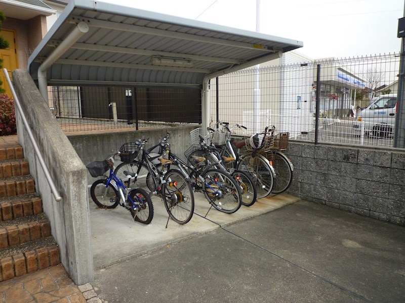 ドレスデン 駐輪場
