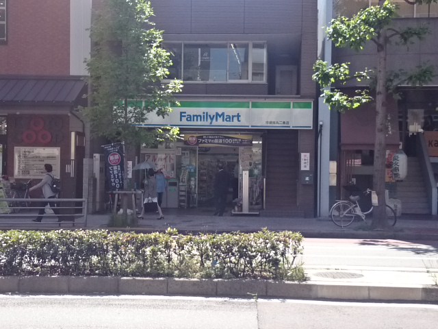 コンフォールパレ新町二条 コンビ二：ﾌｧﾐﾘｰﾏｰﾄ 中徳烏丸二条店　398m