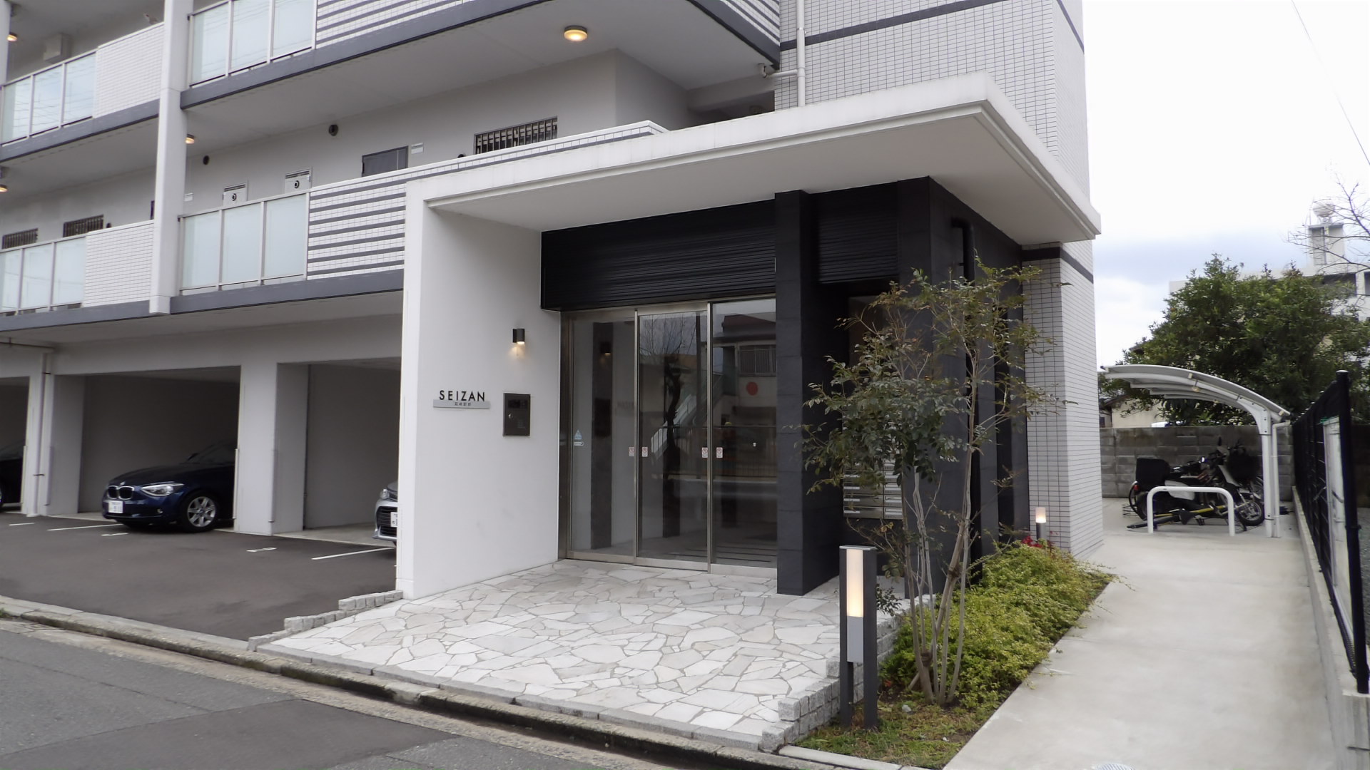 SEIZAN箱崎駅前 (セイザンハコザキエキマエ) エントランス