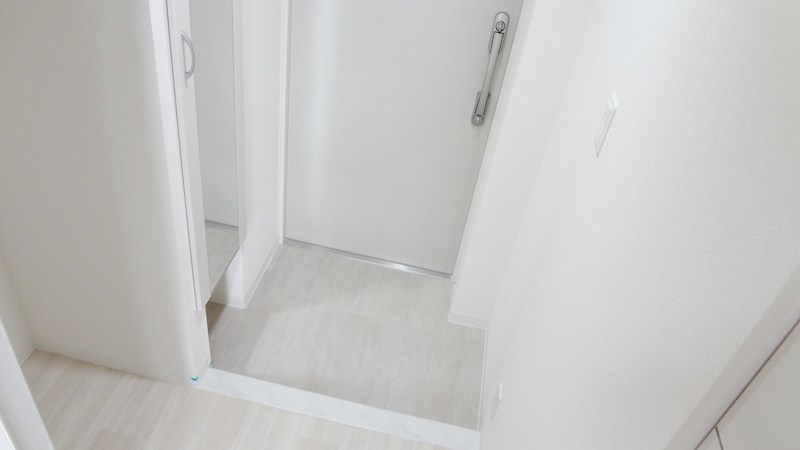 ラ ルーチェ川名 姿見付シューズボックスで朝の身嗜みチェックもバッチです。