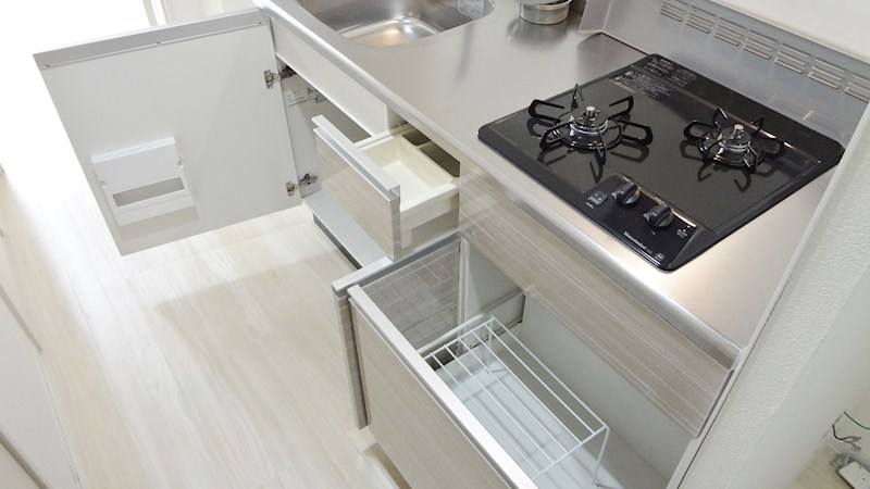 ラ ルーチェ川名 キッチン下収納で調味料から調理器具をしっかり収納可能