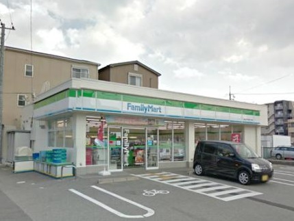 グランアーブル西宮 コンビ二：ﾌｧﾐﾘｰﾏｰﾄ 西宮上甲子園五丁目店　245m