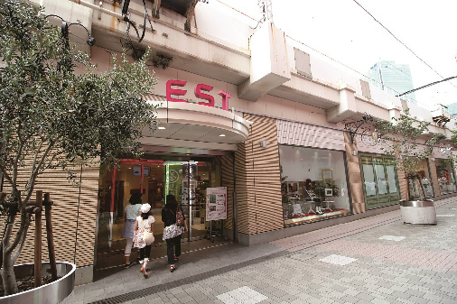 ルミエール北梅田 ショッピング施設：EST　830m