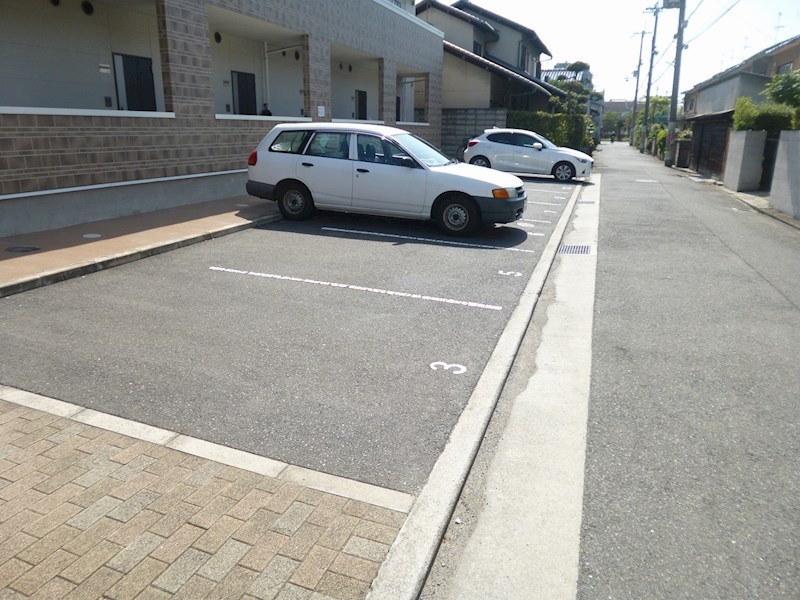サンライブラ 駐車場