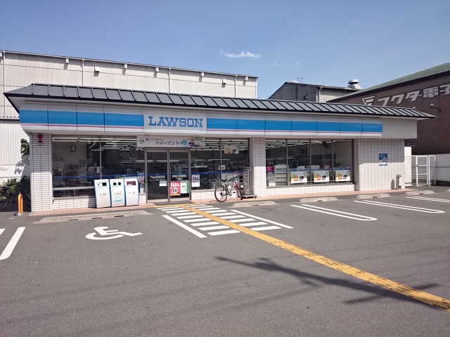 ヴァンデミーア鳥羽 コンビ二：ﾛーｿﾝ 大宮通上鳥羽店　812m