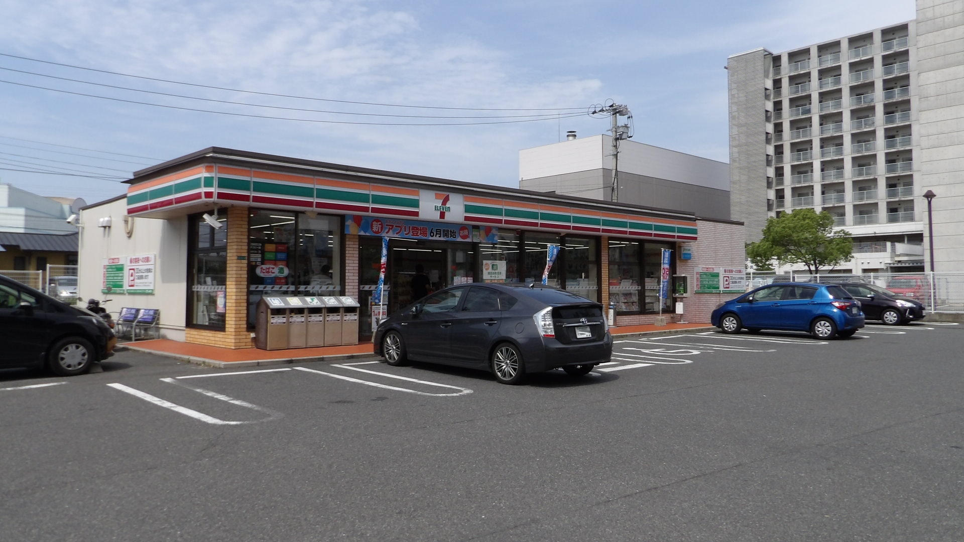 レガリア陣原 コンビ二：セブン‐イレブン 八幡陣原店　300m