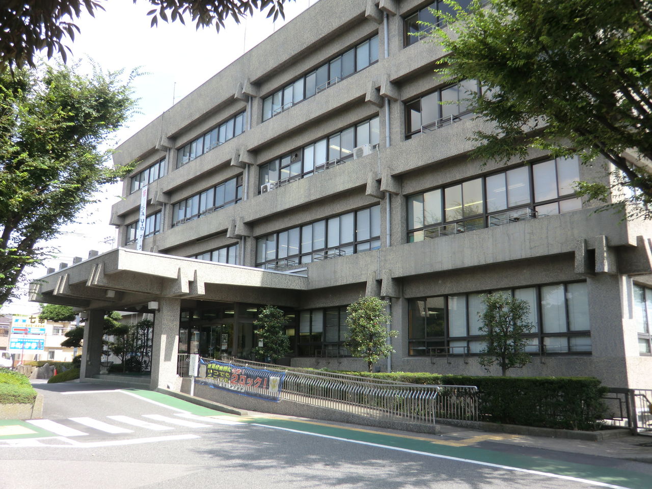 レジデンスヒルズ 役所：蕨市役所　445m