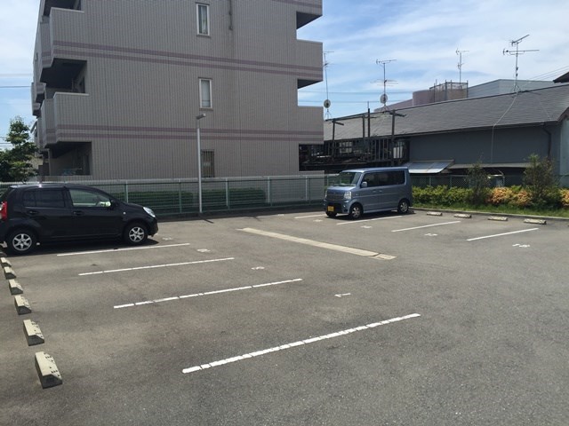 ラティア土井 駐車場