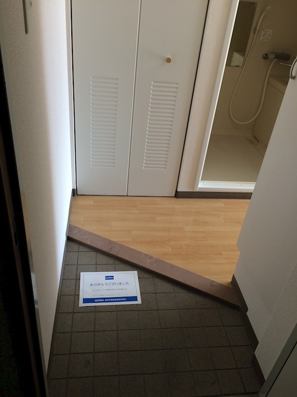 THE BASE四条大宮（ザベース四条大宮） 玄関ドアを開けてもキッチンや室内が丸見えにはならない構造です。