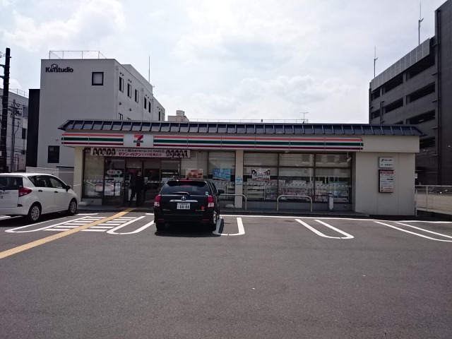 スリーメープル コンビ二：ｾﾌﾞﾝｲﾚﾌﾞﾝ 京都久世殿城町店　435m