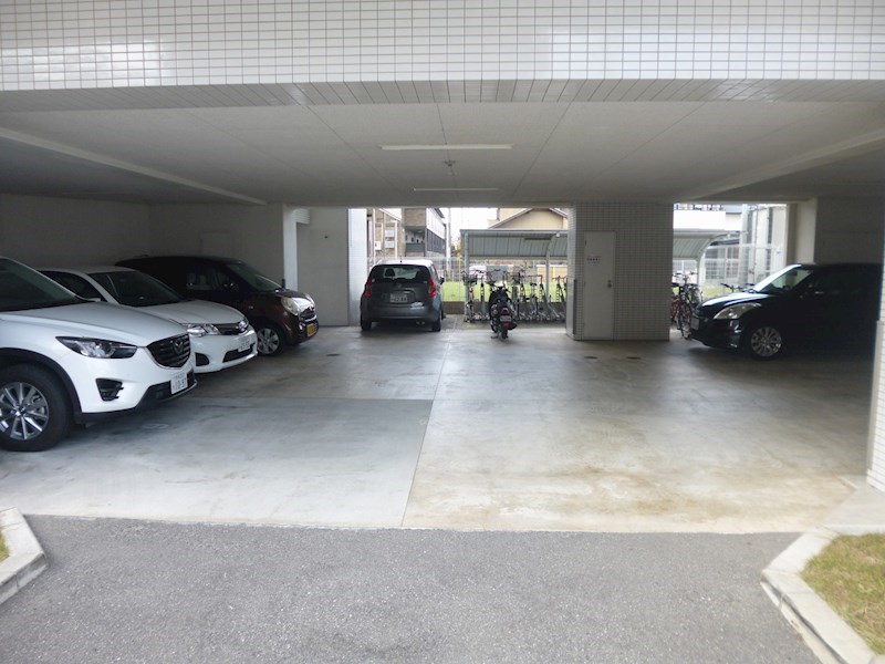 パールタウン 駐車場