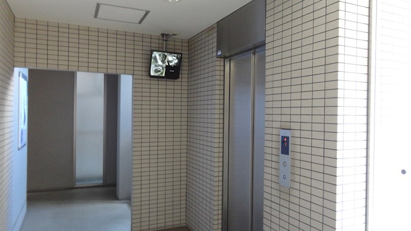 アジュール西端 敷地内に３台の防犯カメラを設置。