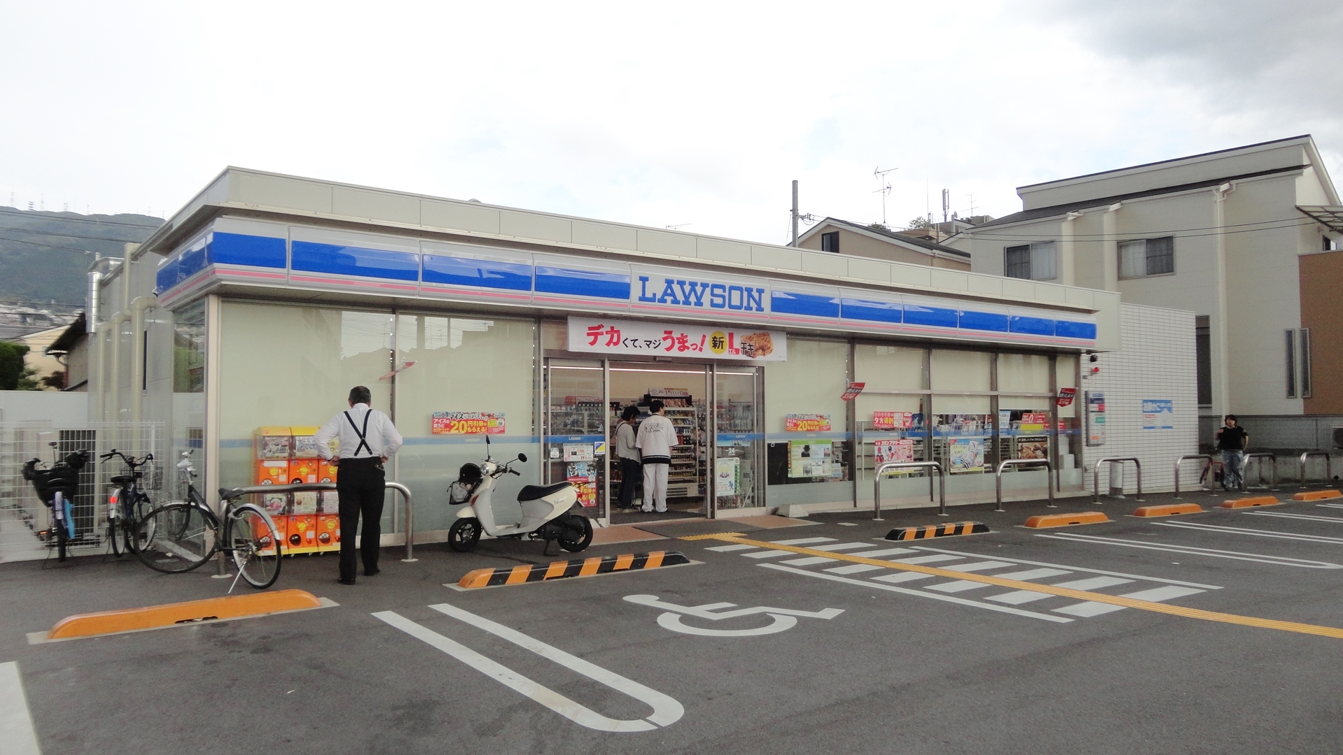 アジュール西端 コンビ二：ﾛｰｿﾝ 東大阪中石切町四丁目店　750m