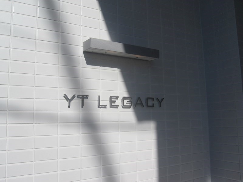 YT LEGACY(ワイティーレガシー) 館銘板