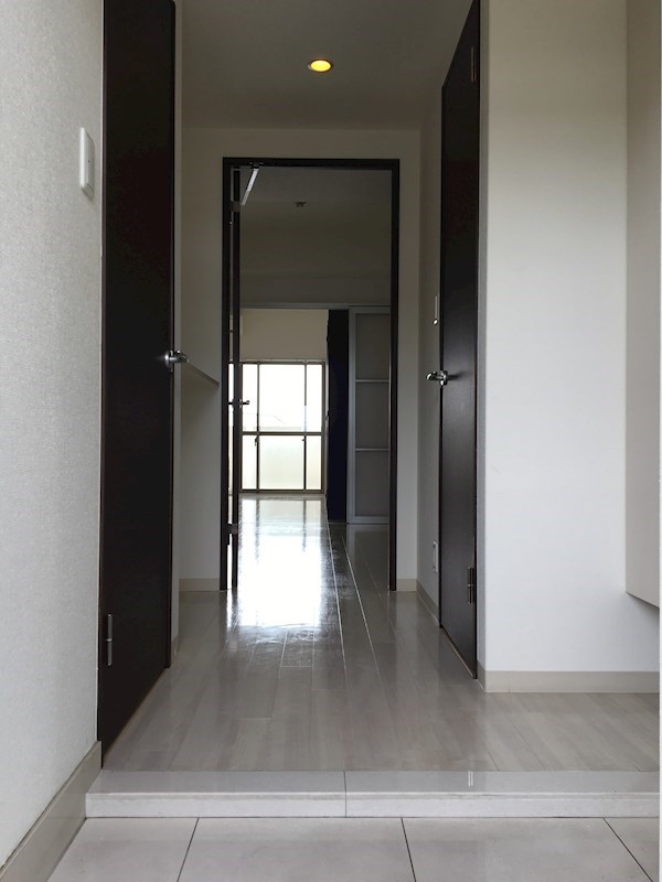 アールパンション高井田 現地写真（玄関）