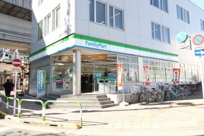 サンブリーズ コンビ二：ﾌｧﾐﾘｰﾏｰﾄ 王子駅南口店　400m　近隣