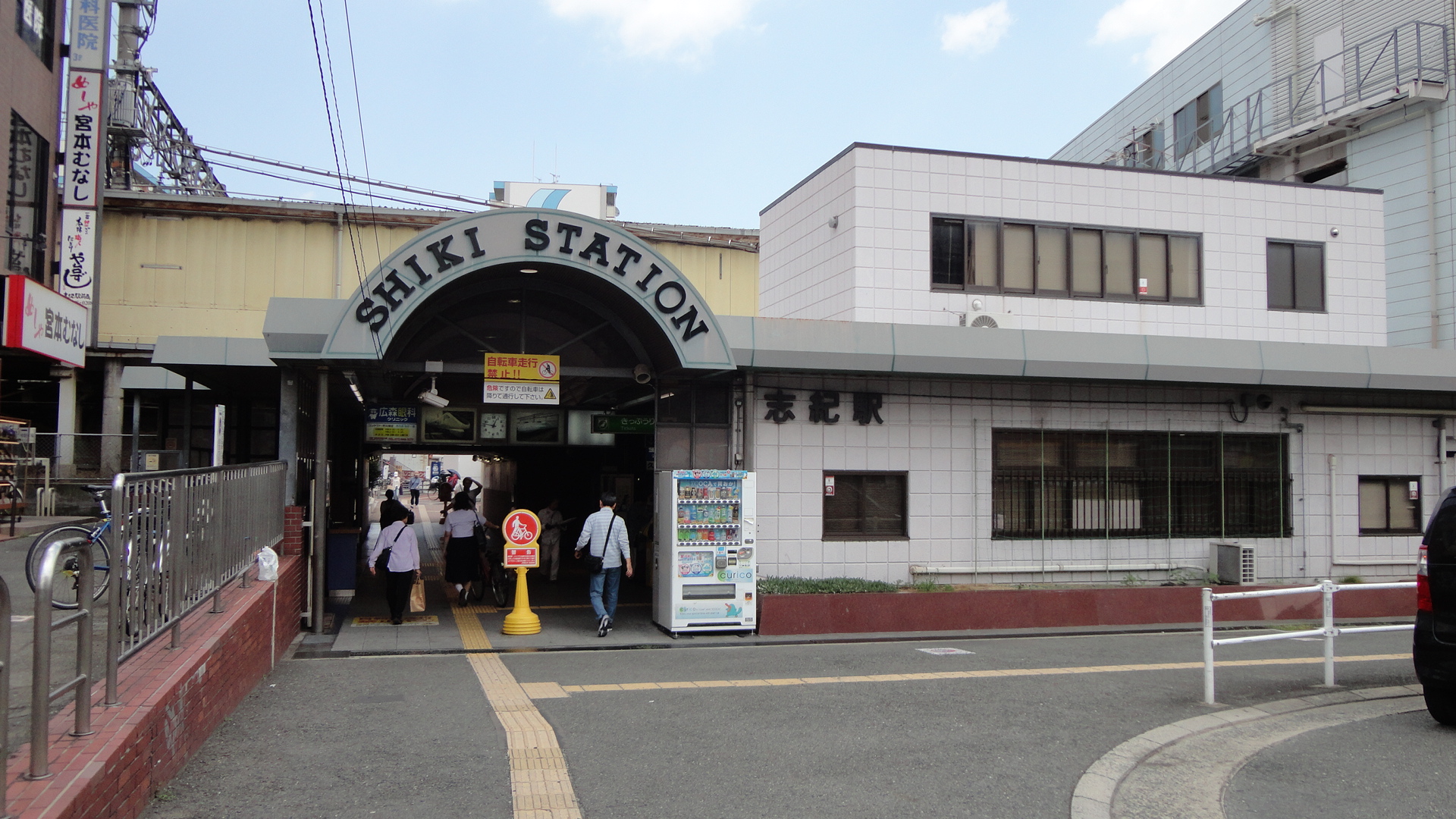 アロッジオK・T・I 駅：JR関西本線　志紀駅　411m