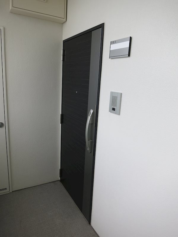 メディオ　リオ　市川 現地写真（玄関）