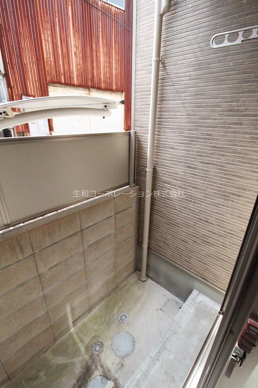 プレベール小路東 建物裏側ベランダ広いです。