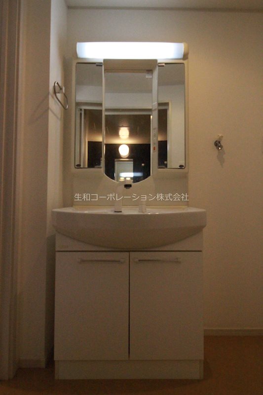 プレベール小路東 三面鏡化粧台