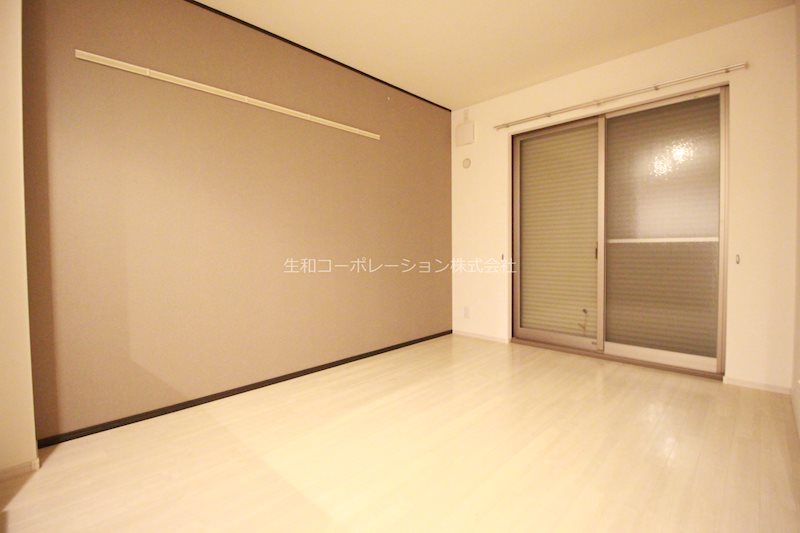 プレベール小路東 リビング　防犯シャッター付いています。