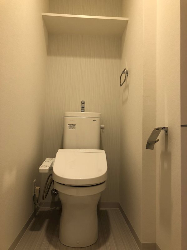 アムール京都仁王門 トイレは洗浄便座機能付き。