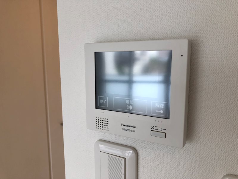 アムール京都仁王門 カラーモニターインターフォン。不審者はエントランス前でシャットアウト。