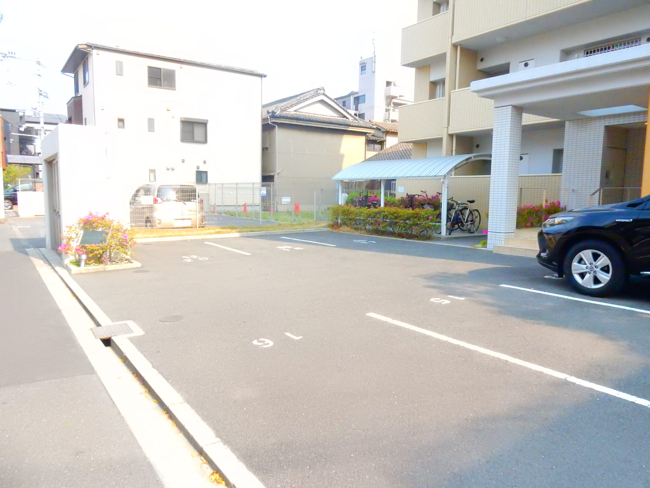 プレサント城東 駐車場