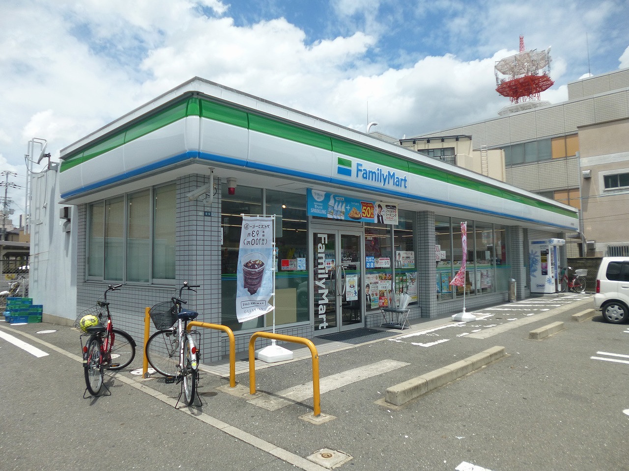 タウンコート咲佳映 コンビ二：ﾌｧﾐﾘｰﾏｰﾄ 八尾光南町店　407m