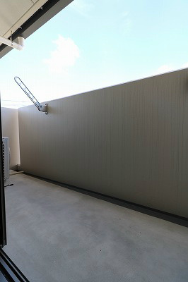 ジョイフルスクエア二条 バルコニーは全室東向き。