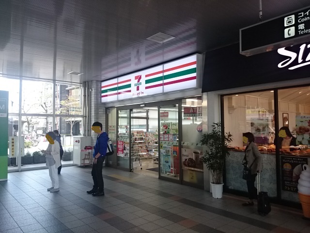 ジョイフルスクエア二条 コンビ二：ｾﾌﾞﾝｲﾚﾌﾞﾝ ﾊｰﾄｲﾝJR二条駅東口店　221m　近隣