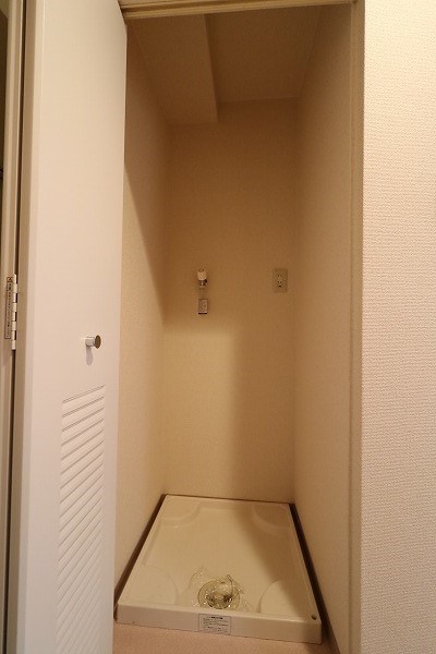 サントゥールくいな橋 生活感を隠すことが出来る扉付きの洗濯置き場！