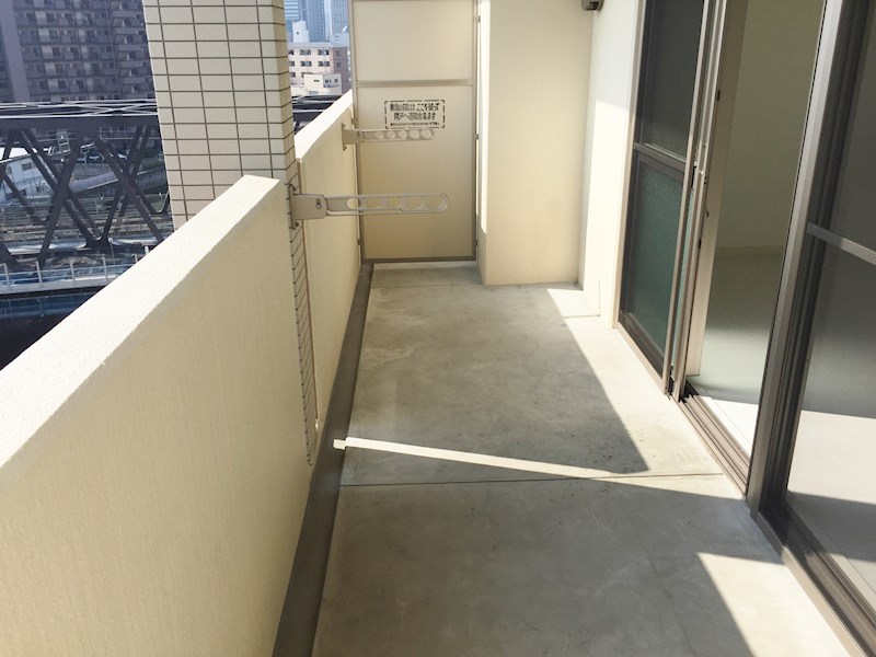 ドゥージエム京橋 全戸南向きバルコニー。広々としていて洗濯物の量が多いときでも安心です。