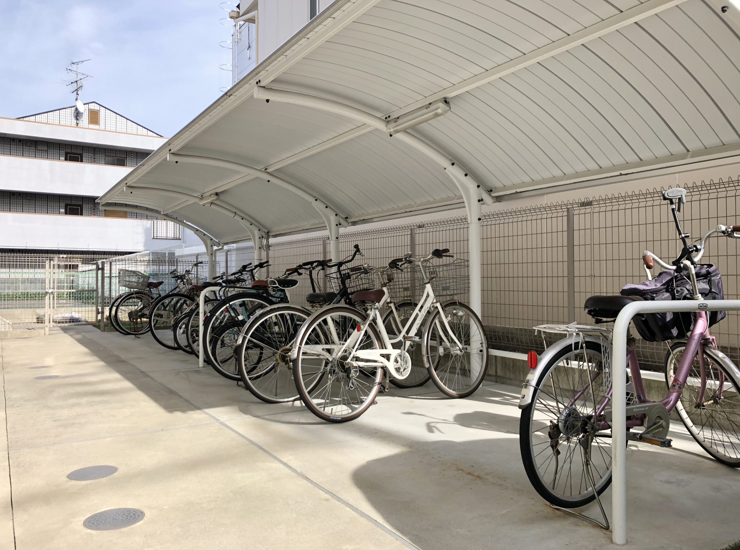 カザモデルノ 駐輪場