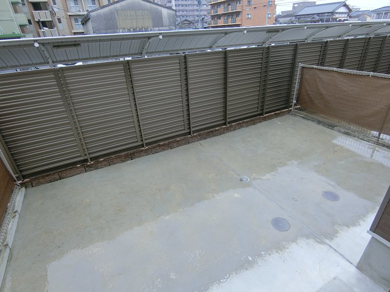 ハピネス南里 1階専用庭付。