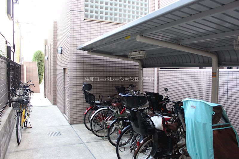 ジョワドゥヴィーヴル 駐輪場