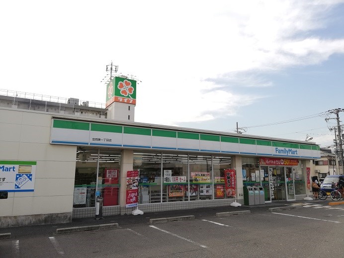 ハニーエストゥディオ コンビ二：ﾌｧﾐﾘｰﾏｰﾄ 忠岡東一丁目店　657m