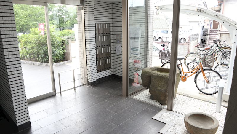 RESIDENCE MIWA エントランス