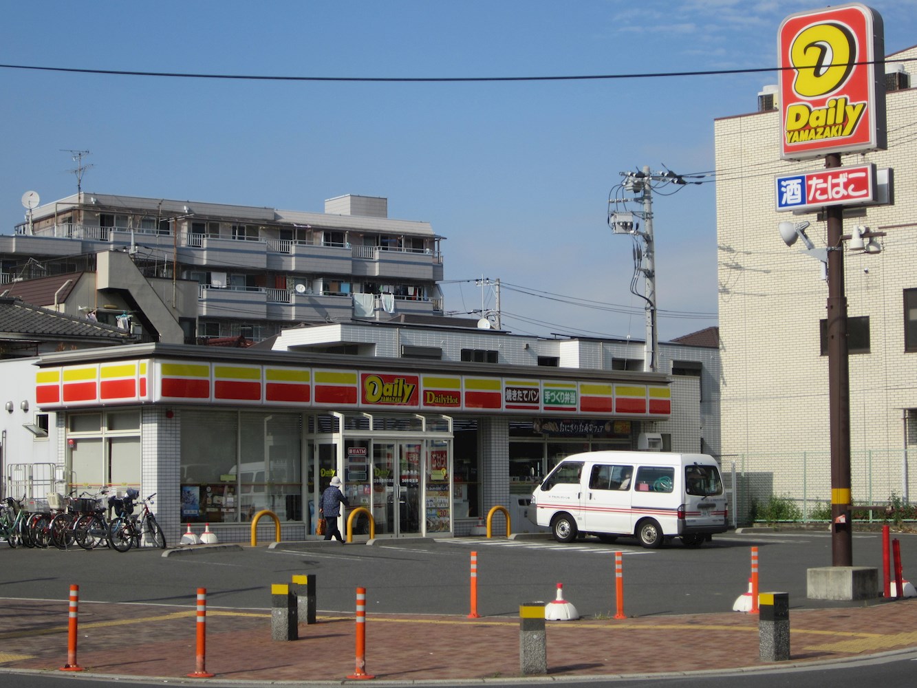elan.de.AK(エランドエーケー) コンビ二：デイリーヤマザキ 足立谷在家月の友店　179m
