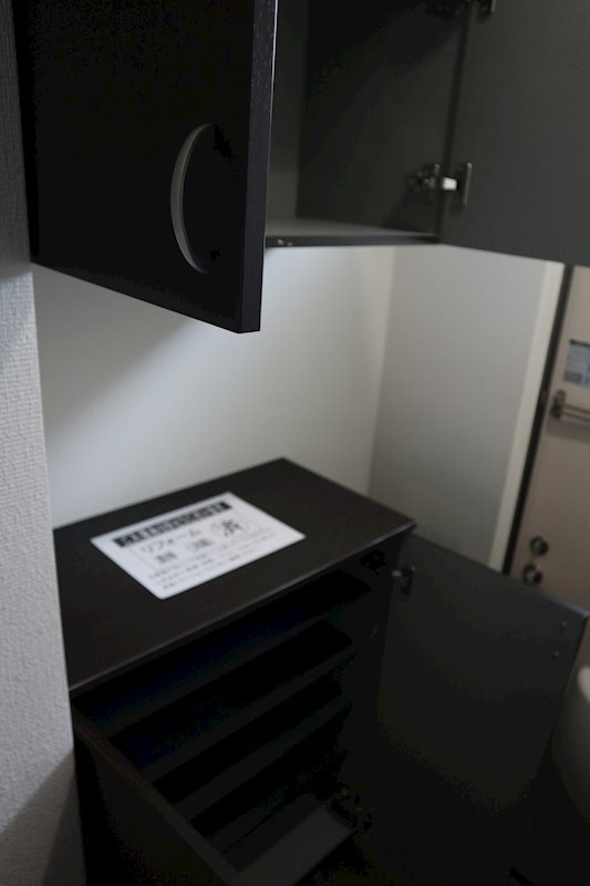 カーサペルソナ 上下分断式のシューズボックス。