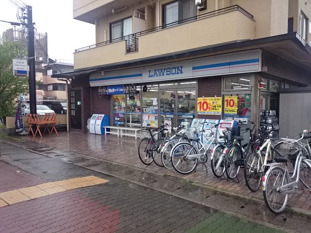 カーサペルソナ コンビ二：ﾛｰｿﾝ 大鷺店　609m