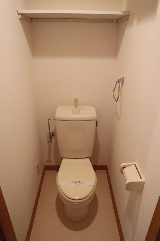 ヴィラージュ上鳥羽口 トイレ前スペースが広く、ゆったりと座れます！