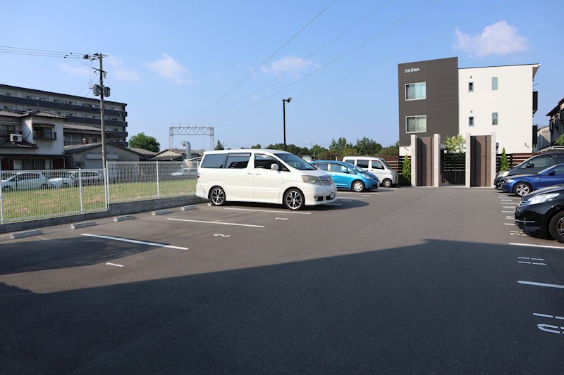 ボワールアビオン博多 駐車場