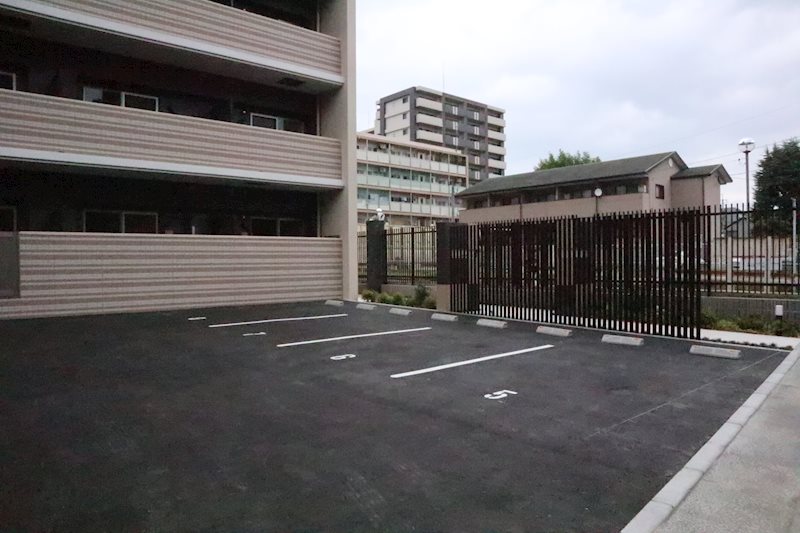 アーヴェンス吉塚 駐車場