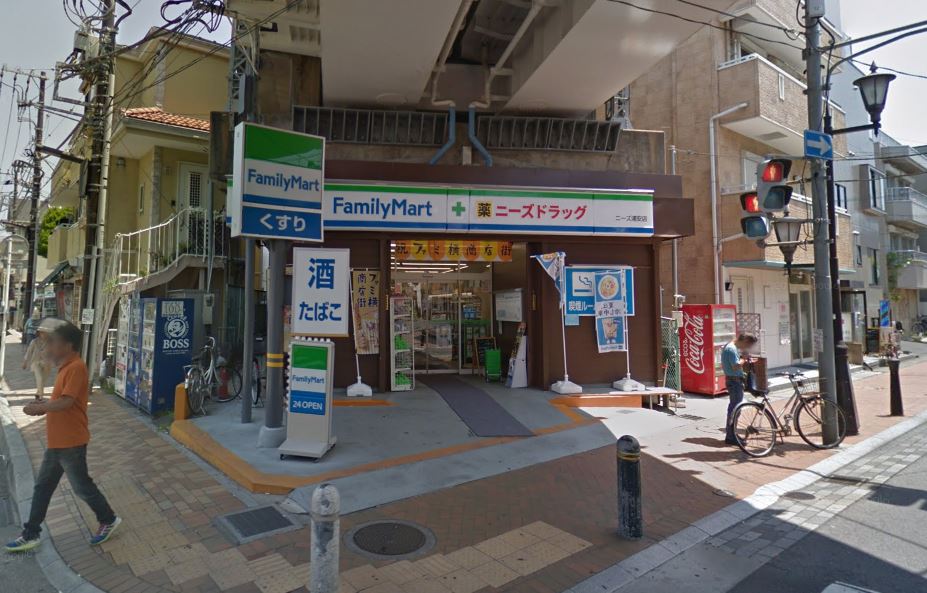 R&T MANSION コンビ二：ﾌｧﾐﾘｰﾏｰﾄ ﾆｰｽﾞ浦安店　225m