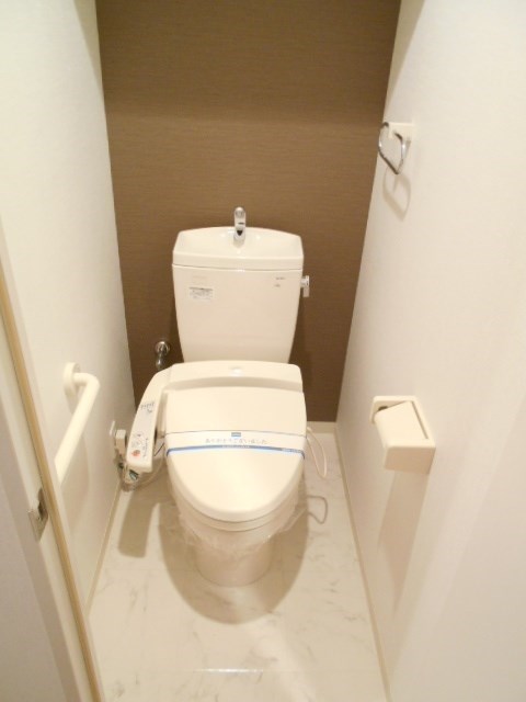 H2O（エイチツーオー） トイレには快適な温水洗浄便座付