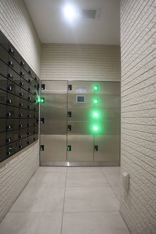 フレール江坂レジデンシャル 宅配Box