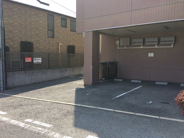 サンテラスエクセルガーデン 駐車場